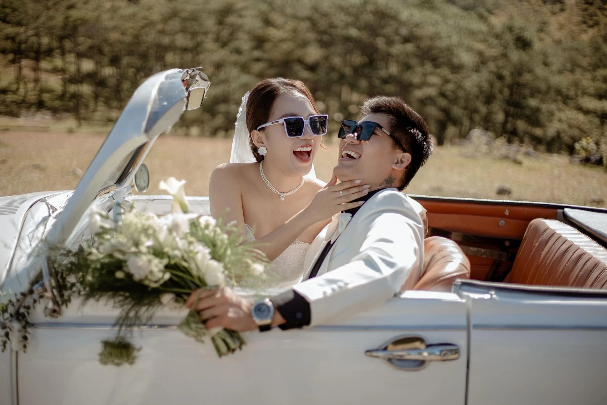 Cặp đôi cưới trong rừng thông Đà Lạt
