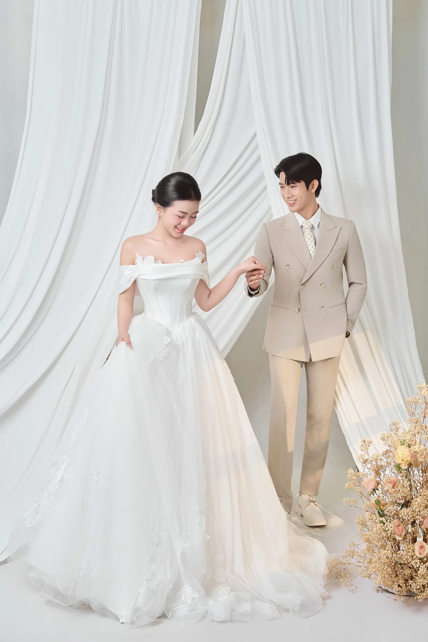 Album ảnh cưới Studio Phông Vải Lạnh Trắng - Ảnh 2
