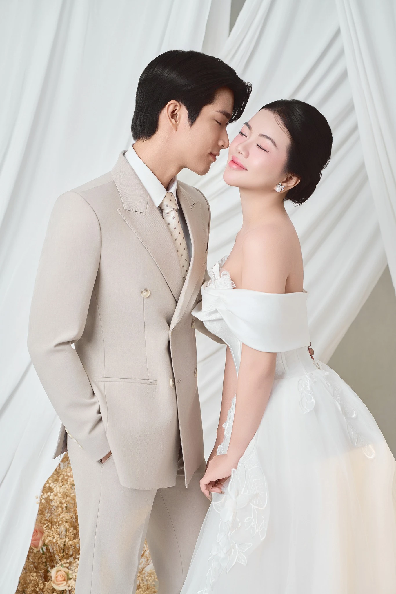 Album ảnh cưới Studio Phông Vải Lạnh Trắng - Ảnh 4