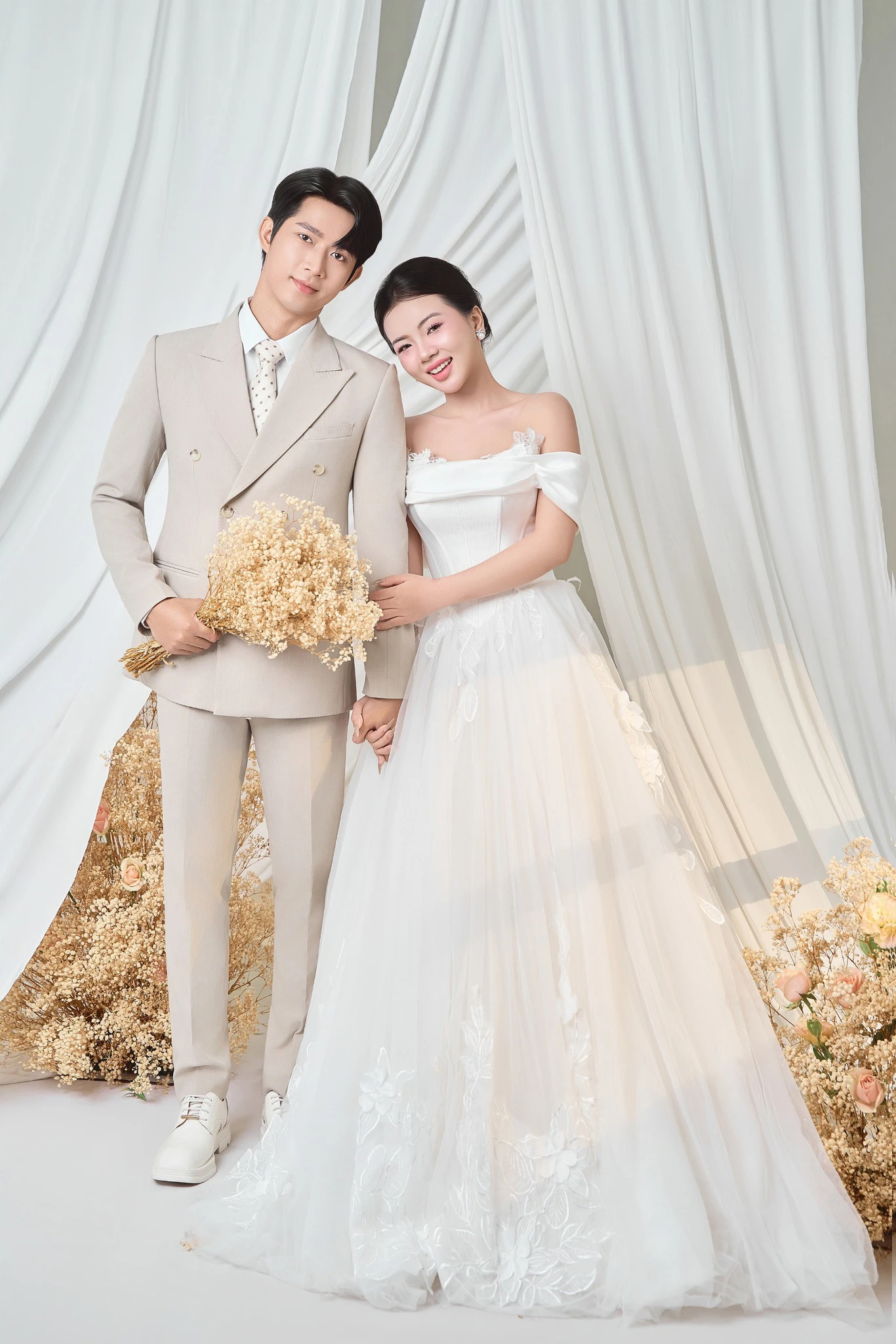 Album ảnh cưới Studio Phông Vải Lạnh Trắng - Ảnh 5